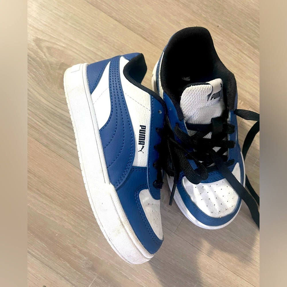 Puma kids sneakers like new